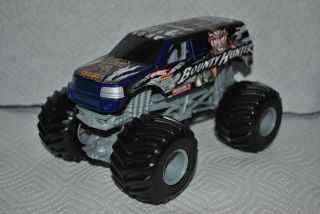 Hot Wheels Monster Truck Bounty Hunter 2005 Freestyle Champion 1/24 Scale
