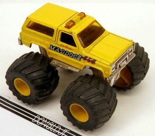 Matchbox Chevrolet K5 Blazer 4x4 Monster Truck " Mad Dog Ii " Yellow 1/64 Scale
