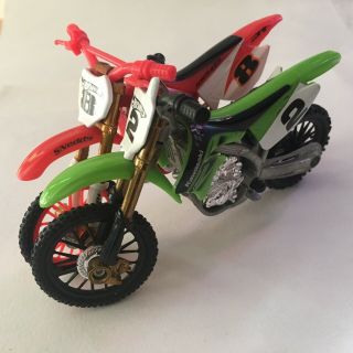 Kawasaki Kx450f 1:12 Die - Cast Motocross Motorbike Hot Wheels Bike Green & Red