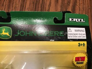 1/64 JOHN DEERE 7520 TRACTOR WITH DISC - NIP - JD 3