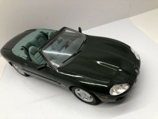 Maisto Jaguar Xk8 Diecast 1:18 Scale
