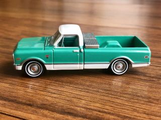 Greenlight 1968 Chevrolet C - 10 Pickup With Toolbox 1/64 Le Diorama Loose