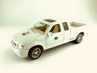 Modifiers diecast 1/64 scale 2000 Ford F150 XLT white series 1 4