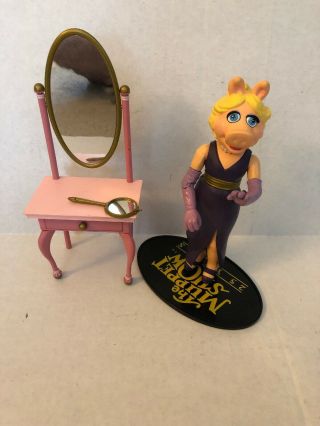 2002 Palisades The Muppet Show Miss Piggy Dressing Room Action Figure Complete