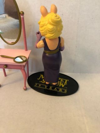 2002 PALISADES THE MUPPET SHOW MISS PIGGY DRESSING ROOM Action Figure Complete 2