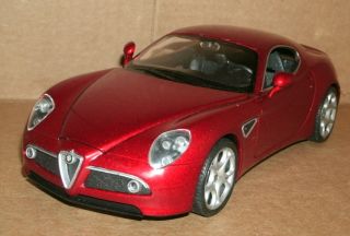 1/24 Scale Alfa Romeo 8c Competizione Coupe Diecast Model - Welly 22490 Red