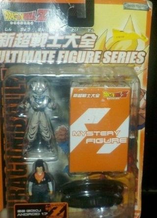 Dragon Ball Z Ultimate Figure Series - - Ss Goku And Android 17 W/ Mystery Figure