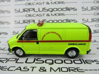 Johnny Lightning Loose 2000 Gmc Savana Ambulance From Search & Rescue Box Set