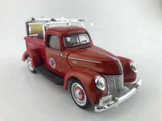 Golden Wheel Diecast 1940 Ford Texaco Fire Chief Truck.  Scale 1:34