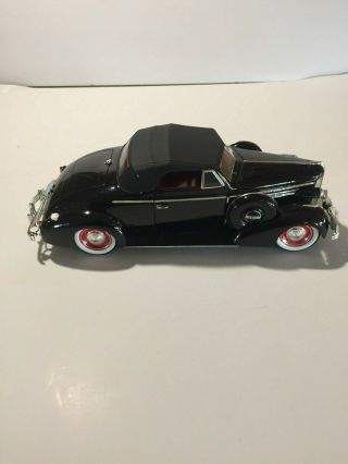 Signature Models 1:18 Scale 1938 Buick Convertible Black/red