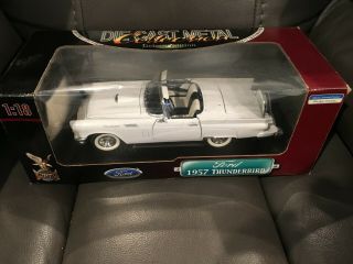1 : 18 - Car - 1957 Ford - Thunderbird Convert,  Never Out Of Box.  Look