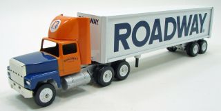Roadway Express Ford Tractor W/trailer Diecast Metal Winross 1/64 Scale