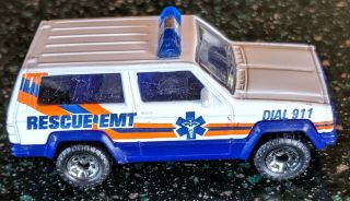 Matchbox Jeep Cherokee Rescue Emt White And Blue 1/64 Scale