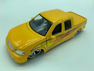 2003 Ford F - 150 Supercrew Jada Dub City 1:24 Scale Diecast Car Yellow