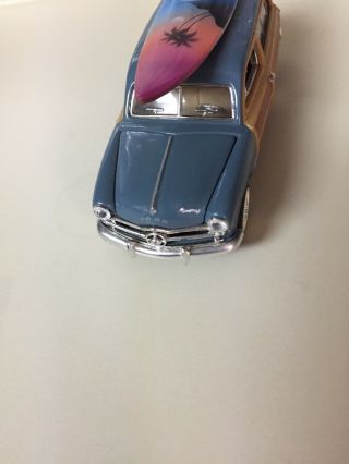 N1 1949 Ford Station Woody Wagon Diecast 1:38 Car with Surfboard Blue 3