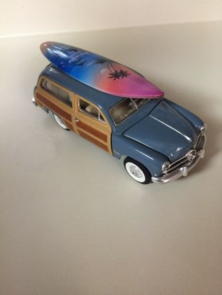 N1 1949 Ford Station Woody Wagon Diecast 1:38 Car with Surfboard Blue 4