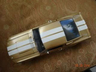 1/18 Ertl 1967 Shelby Gt 500 - Gold / White Stripes & Mags - Bid