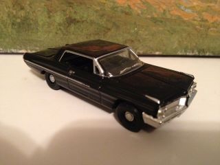 1/64 62 Pontiac Catalina Duty In Black/blk.  Int With A 421 - 2 - 4 