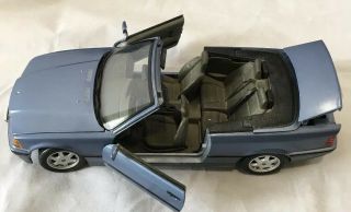 Maisto BMW 325i Convertible 1993 1:18 Scale 2