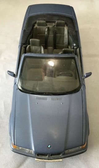 Maisto BMW 325i Convertible 1993 1:18 Scale 4