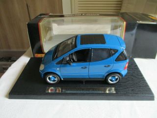 Maisto Special Edition 1/18 Mercedes - Benz A - Class A140 " Blue " 1997 (31841)