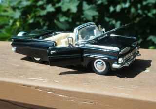 1959 Chevrolet Impala Convertible 1:32 Scale Die - Cast Collectible Model Car