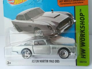 Hot Wheels - Error 1963 Aston Martin Db5 Goldfinger 007 - Rear Different Wheels