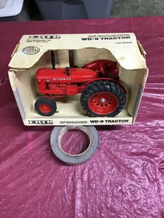 Ertl - Mccormick Wd - 9 Tractor 1/16 Scale 633