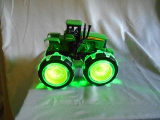 Ertl Big Farm John Deere toy tractor with light up wheels 2