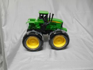 Ertl Big Farm John Deere toy tractor with light up wheels 3