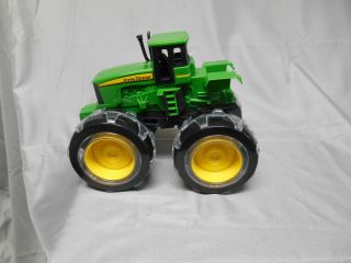 Ertl Big Farm John Deere toy tractor with light up wheels 5
