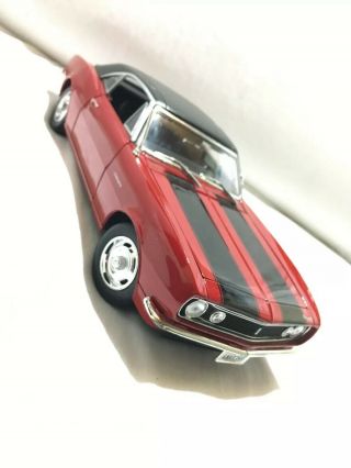 Maisto 1/18 Scale Diecast 1967 Chevrolet Camaro Z/28 Coupe Red Black Loose