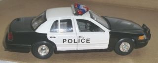Welly Die Cast 1999 Ford Crown Victoria Police Car