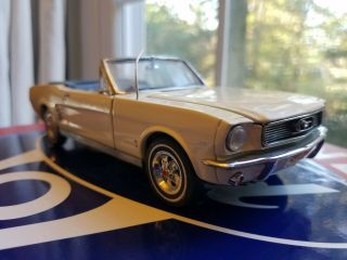 1966 Ford Mustang Convertible 1:24 Scale Danbury Diecast Model White
