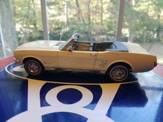 1966 Ford Mustang Convertible 1:24 Scale Danbury Diecast Model White 2