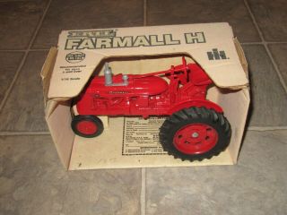 Ertl Mccormick Farmall Cub Tractor Red Diecast Metal 1/16 Vintage Series Box Toy