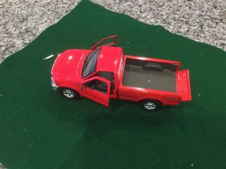Maisto 1:27 Ford F - 350 Duty Pickup - Red