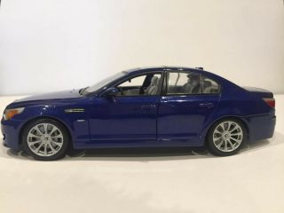 BMW M5 BLUE 1/18 DIECAST MODEL CAR BY MAISTO 31144 BLACK RIMS ALL OPENING DOORS 3