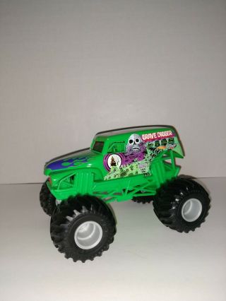 Hot Wheels Monter Jam 1:24 Scale Grave Digger 4 Time Champion Monster Truck