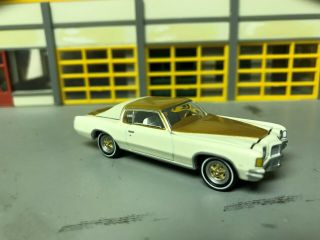 1/64 1971 Pontiac Hurst Ssj Grand Prix/gold - White/wite 1/2 Vinyl Top/455 Auto