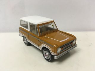 1977 77 Ford Bronco Ranger Collectible 1/64 Scale Diecast Diorama Model
