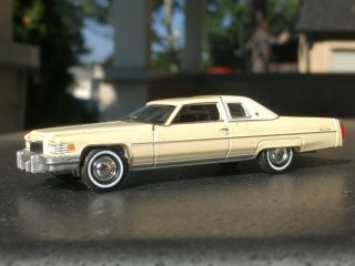 Auto World 1976 Cadillac Coupe Deville Land Yachts Series 1:64 Diecast Look