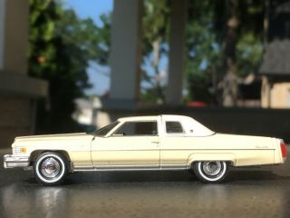 Auto World 1976 Cadillac Coupe DeVille Land Yachts Series 1:64 Diecast LOOK 3