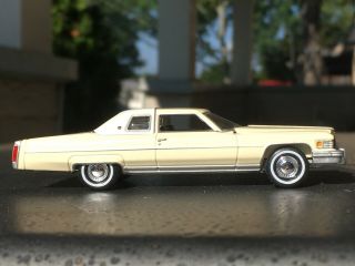 Auto World 1976 Cadillac Coupe DeVille Land Yachts Series 1:64 Diecast LOOK 4