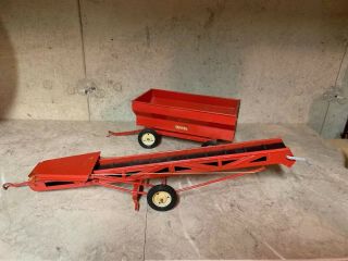15 1/2 " Tru - Scale Conveyor Belt Tin Toy Farm Tractor