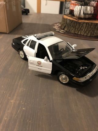 Welly 1997 Ford Crown Victoria Police Car 1:24 Scale Diecast