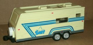1/43 Scale Camper Travel Trailer Plastic Model Toy Caravan - Motormax 76024