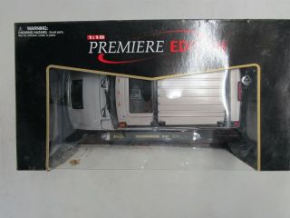 Maisto Premiere Edition Hummer H2 SUV 1:18 Scale Die Cast Model 2