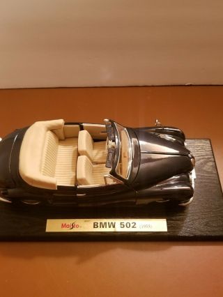 Maisto 1955 BMW 502 Diecast Car 1:18 Scale 2