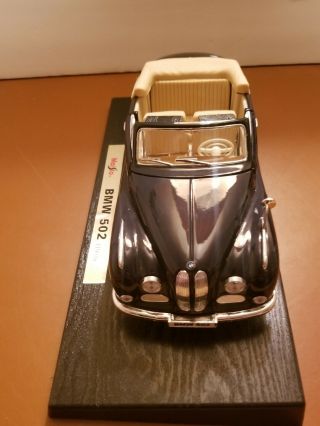 Maisto 1955 BMW 502 Diecast Car 1:18 Scale 3